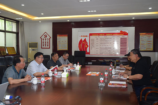 臨汾市市場(chǎng)監(jiān)督管理局局長(zhǎng)、非公企業(yè)黨委書(shū)記張東紅<br>在科海集團(tuán)調(diào)研非公黨建工作